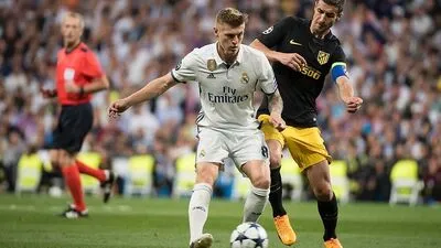 Gabriel „Gabi“ Fernandez Arenas (rechts) im Duell mit Toni Kroos