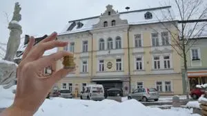 Finanzen Feldkirchen Hauptplatz Rathaus Winter Sujet