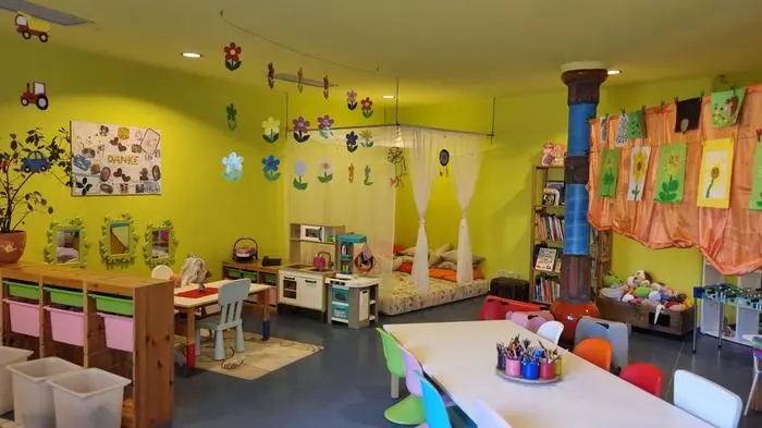 Damit Landflucht erst gar nicht passiert, haben bereits etliche Betriebe in der Oststeiermark die Notwendigkeit von betrieblicher Kinderbetreuung erkannt. Ein Bild der betrieblichen Kinderbetreuung in der Therme Bad Blumau 