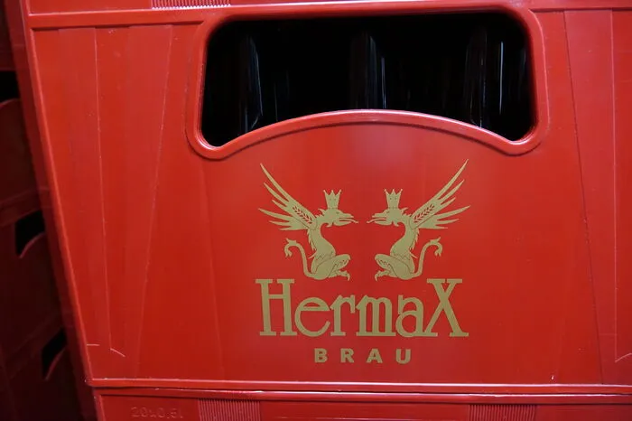 Der Unternehmenssitz befindet sich in Reith bei Markt Hartmannsdorf.