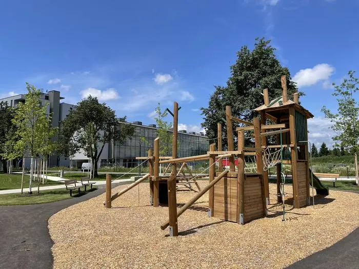 Spielplätze stehen an mehreren Ecken in Harbach. 3700 Quadratmeter ist die Parkanlage groß