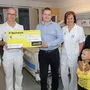 Über 11.000 Euro konnte Markus Schiffer (3.v.l.) an das LKH Leoben und Oberarzt Reinhard Moser (2.v.l.) übergeben 