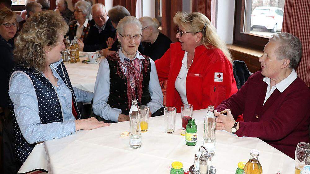 Zum ersten Pflegestammtisch in Sirnitz, Leiterin ist Andrea Lueder, kamen 60 Menschen 