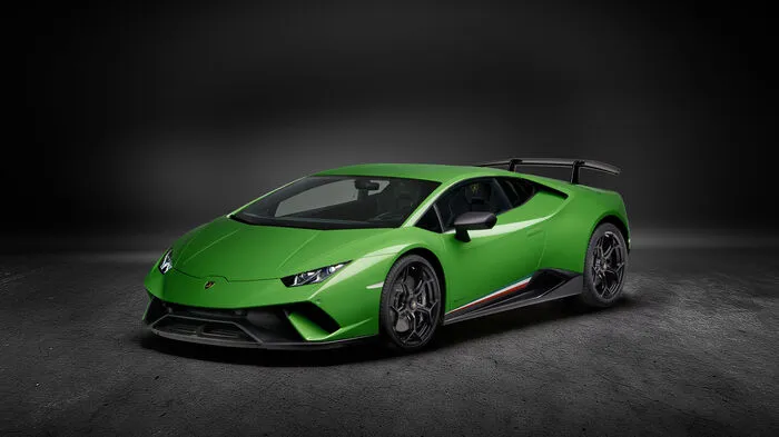 Die neueste Variante Lamborghni des Huracán namens Performante pulverisierte die bisherige Bestzeit für Straßenwagen auf der Nürburgring-Nordschleife regelrecht, ließ Schwergewichte vom Schlage eines Porsche 918 oder Mercedes AMG GT R weit hinter sich.