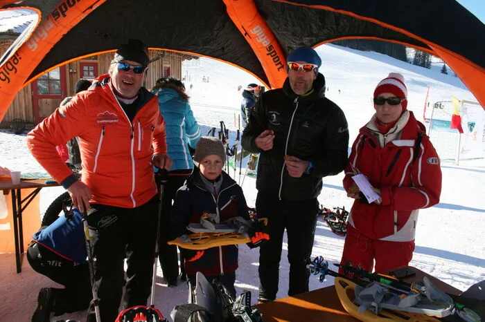 Gemeinsam mit dem ehemaligen Spitzenbiathleten Christoph Sumann gab es bei zahlreichen Stationen die Gelegenheit für Spaß an der Bewegung auf Eis und Schnee.