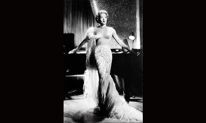 Marlene Dietrich bei einem Auftritt im Oktober 1955 im Sahara Hotel in Las Vegas