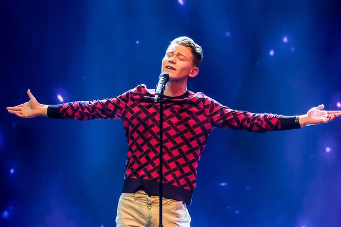 Er ist das Küken dieser ORF-Casting-Neuauflage: Der 15-jährige Niederösterreicher will im ersten Semifinale mit „Der Himmel über Wien“ von Lemo überzeugen.
