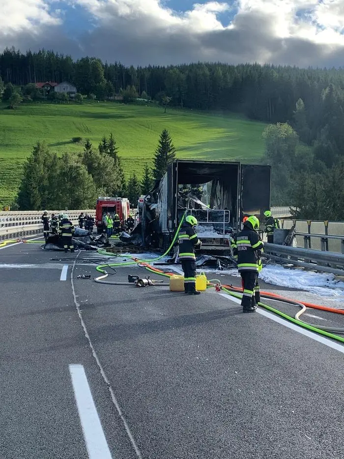 Teile der Fahrbahn bleiben bis Mittwoch in der Früh gesperrt