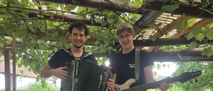 Markus und Maximilian Wolf alias „Die jungen Wölfe“ stehen am Sonntag, 31. Mai, bei der Kultsendung „Immer wieder sonntags“ auf der Bühne