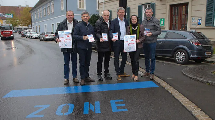 Vorstellung der Kurzparkzone in Fehring, die beim Rathaus beginnt. Es gibt auch eigene „Fehring“-Parkuhren