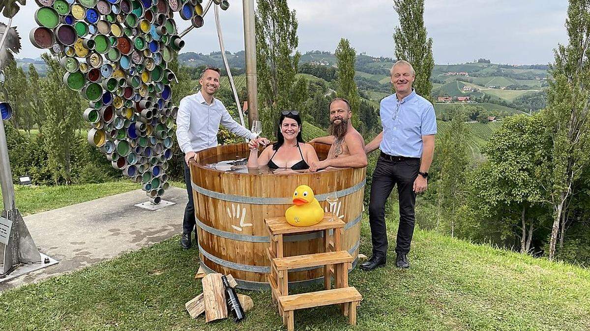 Therme-Loipersdorf-Geschäftsführer Philip Borckenstein-Quirini, Petra Straßegger und Bernhard Windisch und Herbert Germuth