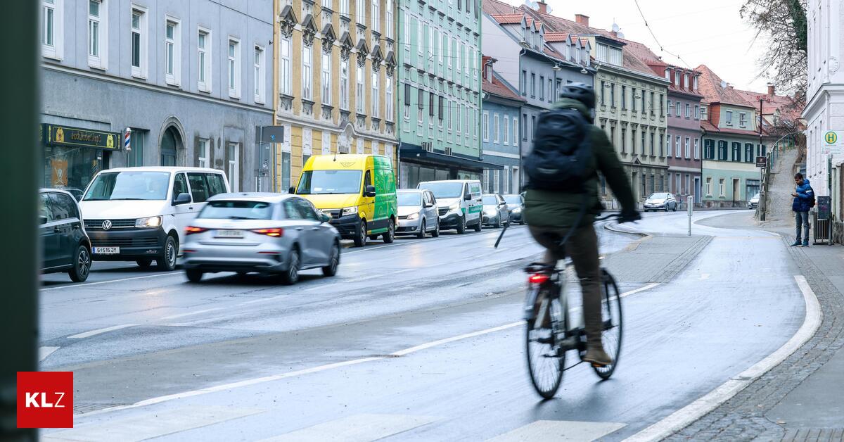 Passanten-halfen-Radfahrerin-82-musste-nach-Kollision-wiederbelebt-werden