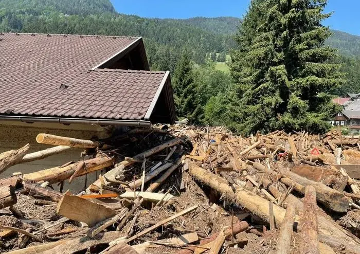 Teilweise wurden die Häuser im Gegendtal komplett verschüttet
