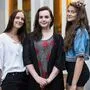 Johanna Kohlenberger, Clarissa Kober imd Diana Ranegger (von links) vertreiben ausgesuchte, alte Mode