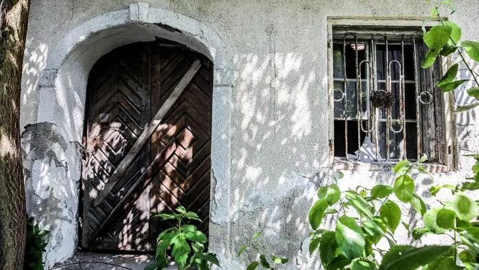 Der Ratsch-Thresl-Hof gleicht einer Ruine