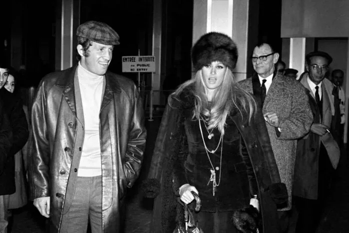 Jean-Paul Belmondo und seine Partnerin Ursula Andress 1968 am Flughafen in Nizza. Von Von 1966 bis 1974 lebte er mit ihr zusammen.