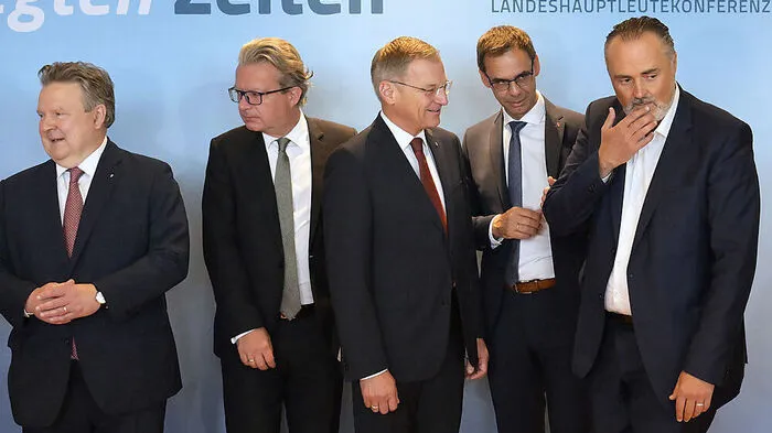 Die Landeshauptleute Michael Ludwig (Wien), Christopher Drexler (Steiermark), Thomas Stelzer (OÖ), Markus Wallner (Vorarlberg) und Hans Peter Doskozil (Burgenland) 