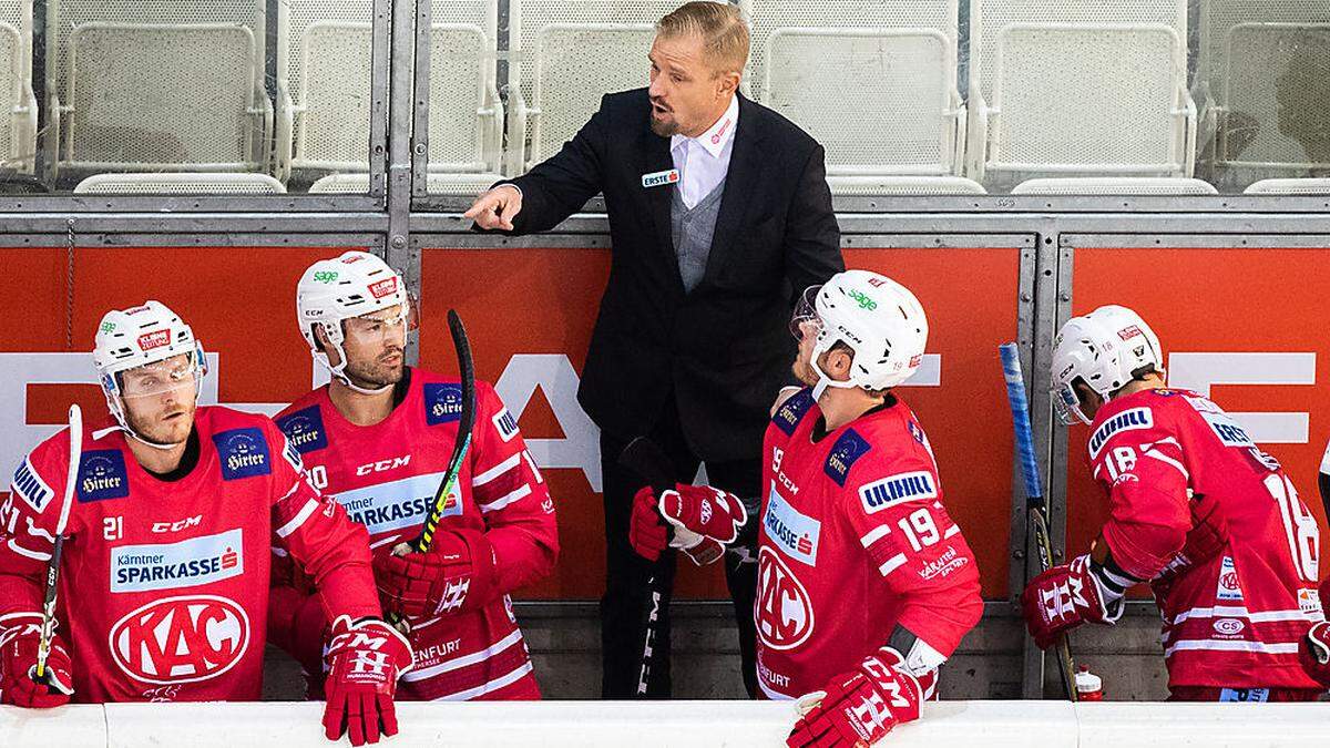 Trainer Petri Matikainen gibt bei den Rotjacken den Rhythmus vor