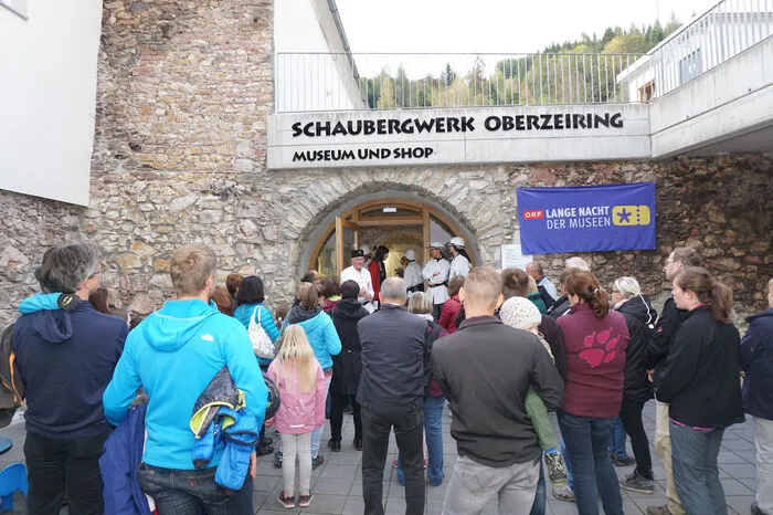 Urkundlich erwähnt wurde der Bergbau erstmals 1265, man nimmt jedoch an, das bereits vor rund 3.000 Jahren abgebaut wurde.