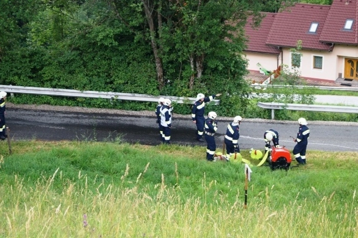 Die exponierte Lage machte es den Einsatzkräften besonders schwer. 
