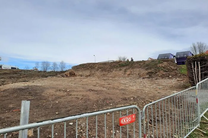 Am Montag starteten die Bauarbeiten, in etwa einem Jahr soll das Projekt fertiggestellt werden und "zum Verweilen" einladen.