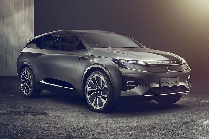 Zwei weitere Modelle, eine Limousine und ein Van, die auf der gleichen Plattform aufbauen, starten 2021 sowie 2022.