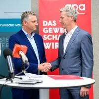Reinhold Binder (PRO-GE) und der Obmann des Fachverbandes der Metalltechnischen Industrie Christian Knill 