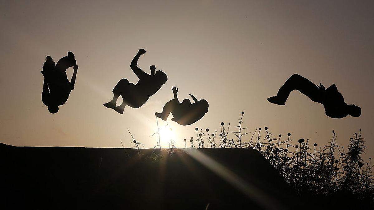 Jugendliche beim Parkour (Sujetbild)