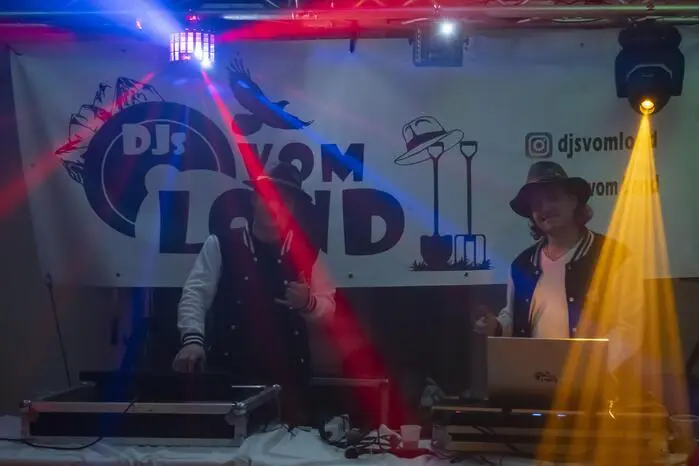 Für die perfekte Stimmung sorgten die „DJ’s vom Lond“, die alle Gäste zum Tanzen brachten und eine ausgelassene Partystimmung verbreiteten. 