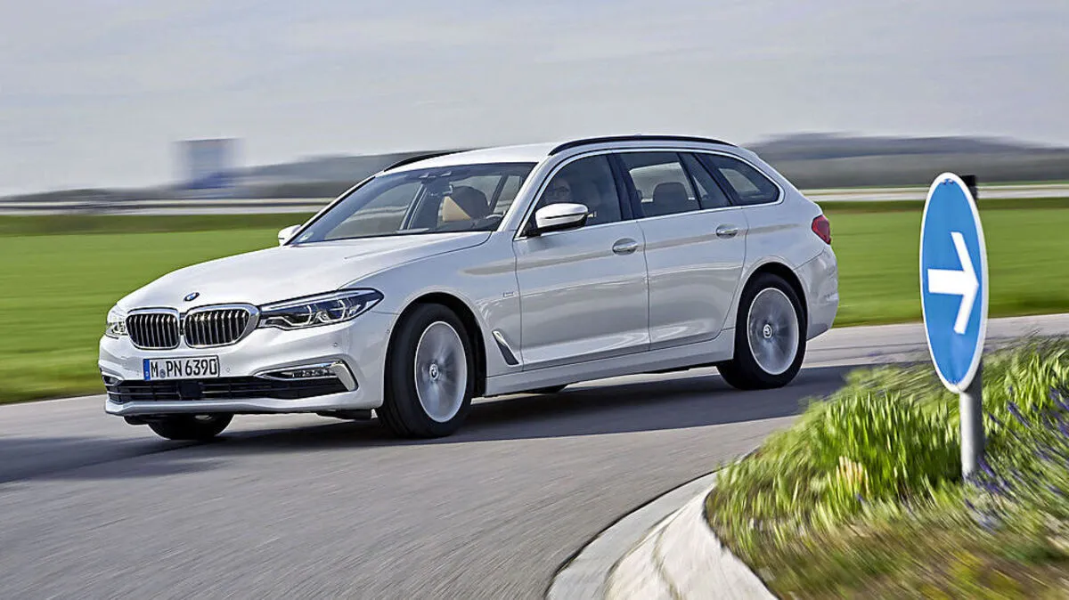 Der neue BMW 5er Touring ist in der Länge um 36 mm gewachsen