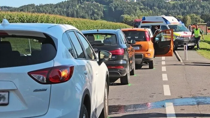 Vier Fahrzeuge waren in die Karambolage auf der B76 verwickelt