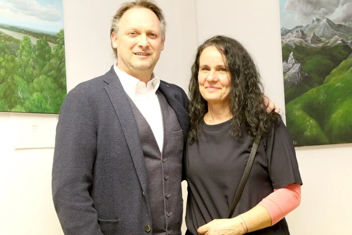 Sie konnte neben der Sängerin Ulrike Finder unter anderen Rechtsanwalt Arthur Berger (Foto), „Autohof“-Wirt Martin Weberitsch, BRG St. Veit-Professor Gerhard Marschnig, Opernsänger Miroslav Stricevic, Kriminalmuseum Graz-Kurator Christian Bachhiesl, Weltladen St. Veit-Geschäftsführerin Elisabeth Auer, Doris Weiß von der örtlichen Wirtschaftskammer, Malerin Franziska Kutschera, Fotoprofi Stefan Regenfelder, Kult-Wirt Josef Tschopp sowie Kleine Zeitung- Ressortleiter-Stellvertreter Jochen Habich willkommen heißen. 
