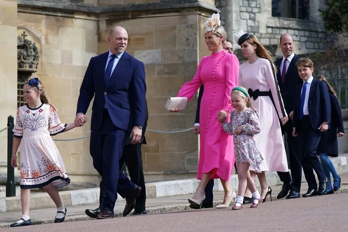 Zara Tindall mit ihrem Mann Mike und deren Kindern Mia und Lena