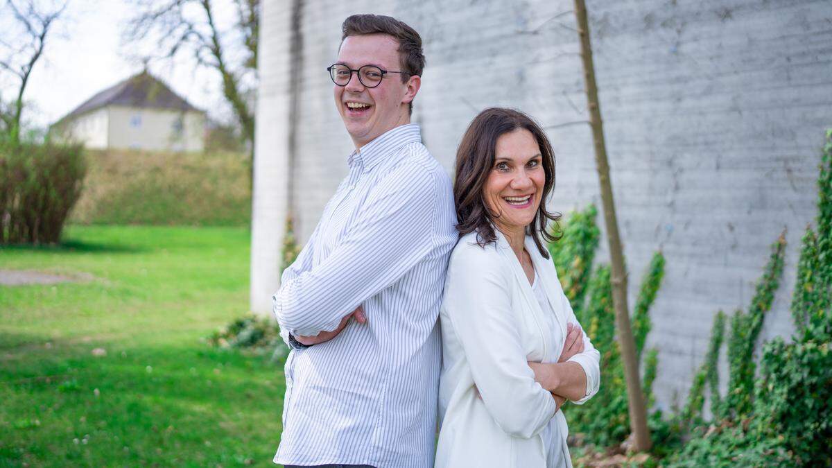 Anita Mitterdorfer, Studiengangsleiterin, und Martin Schiestl, Studierender an der FH Kärnten