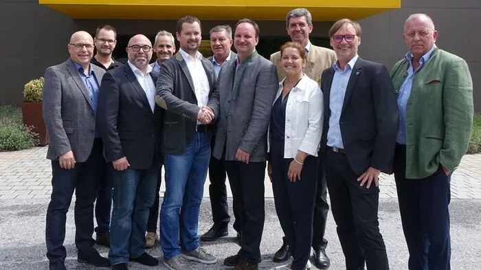 Verantwortliche der Weitzer Ökoenergie, der Firma Weitzer, der Fernwärme und der Stadt Weiz