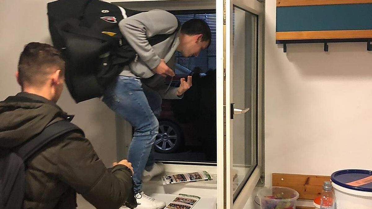 Feldbach-Kicker mussten aus dem Fenster klettern