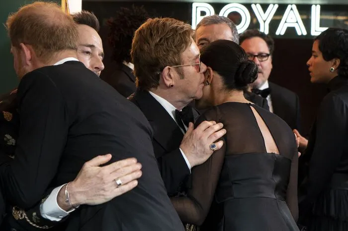 ... sondern auch Elton John.