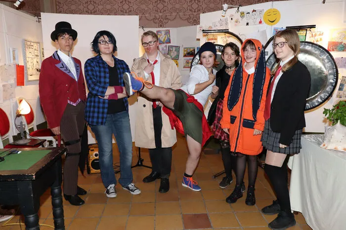 In ihren „Cosplay“ Kostümen waren (am Foto von Links) Sabine Staber und Lisa Staber (als Kagetane Hiruko), Kristina Vogler, Macel  Knoll, Antonnia Rose, Johana Panser (als Runa) und Anna-Selina Weger (als Kaori Miyazom) dabei.  