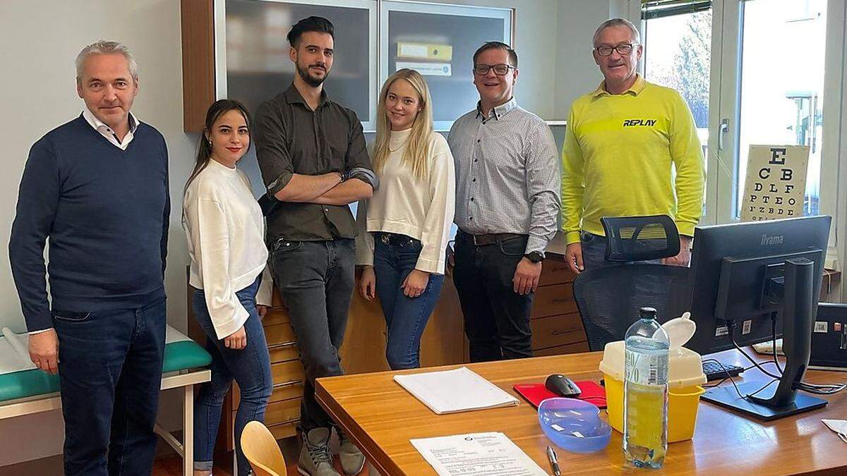 Bürgermeister Gottfried Reif, Larissa Simbürger, Doktor Minhea Lungu, Bettina Galler (alle Ordinationsteam), Vizebürgermeister Rudolf Schlager, Doktor Wolfgang Auer