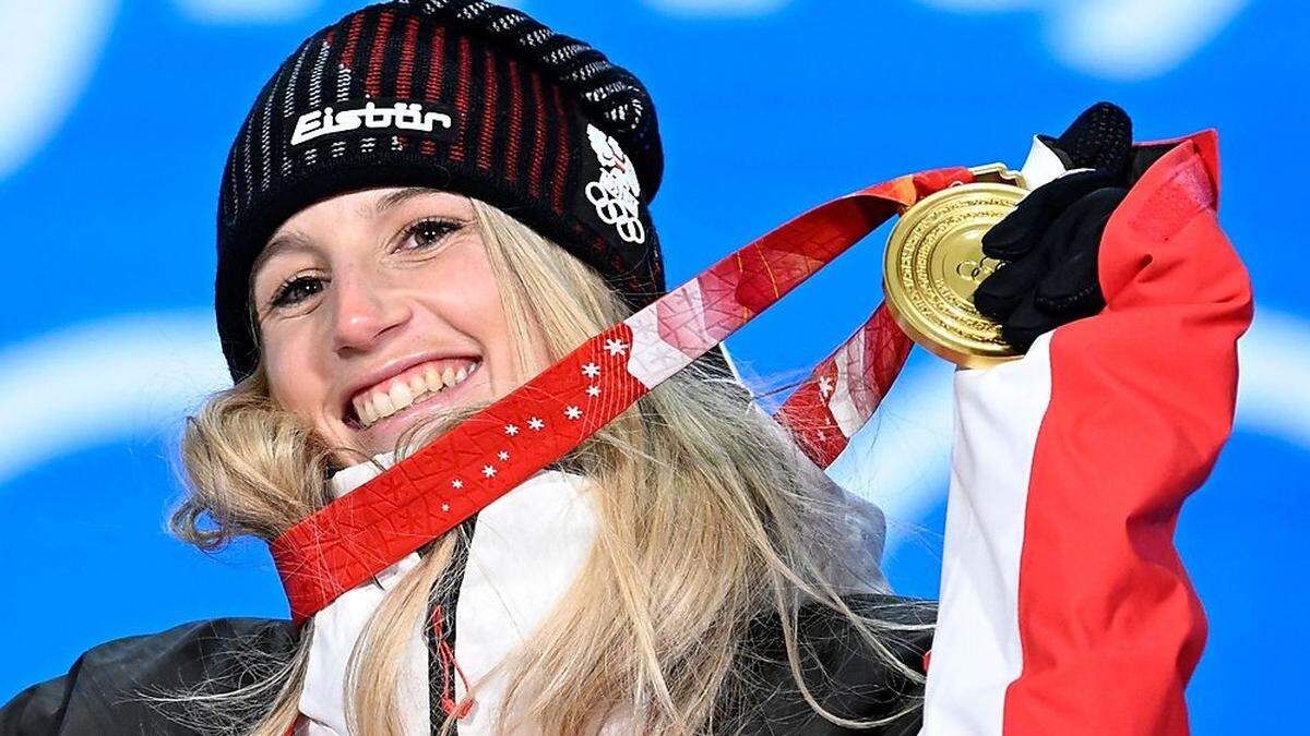 Anna Gasser strahlt mit Gold um die Wette