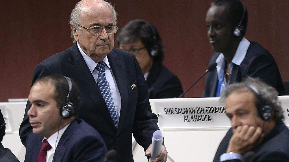 FIFA-Präsident Joseph Blatter und UEFA-Boss Michel Platini vermeiden Blickkontakt