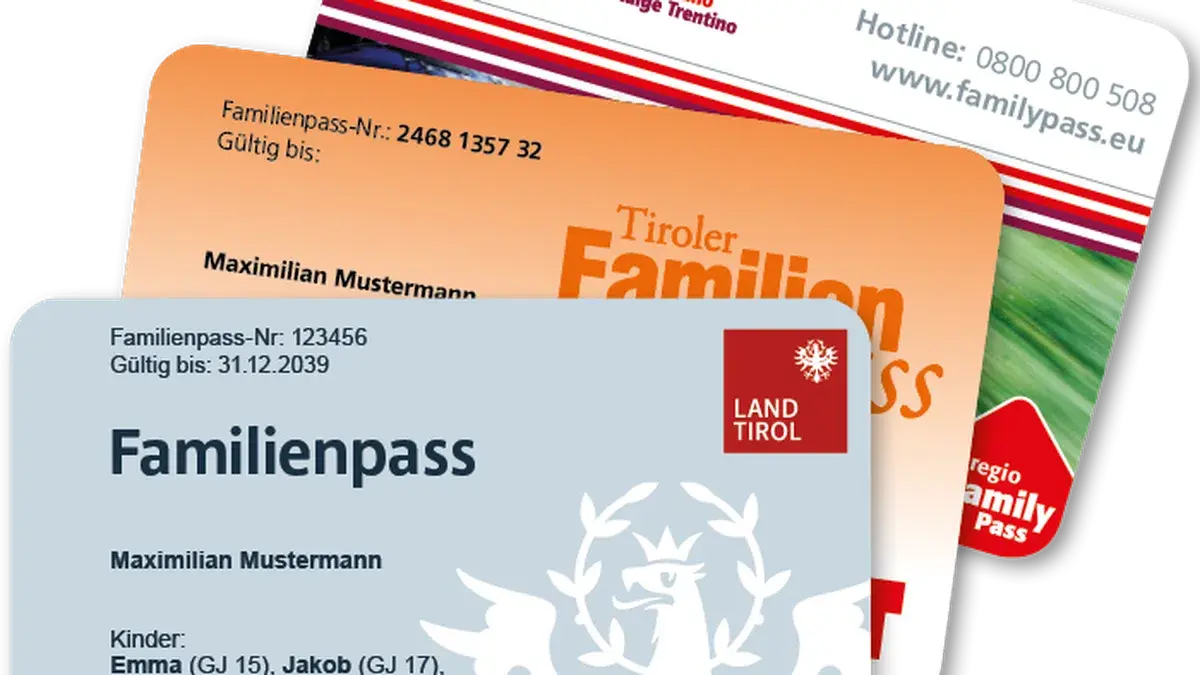 Drei Karten zeigen den Familienpass Tirol