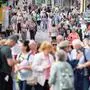 Die Festbesucher am Sonntag, die hier zu sehen sind, verhielten sich vorbildlich, die unerfreulichen Vorfälle trugen sich am Freitag zu