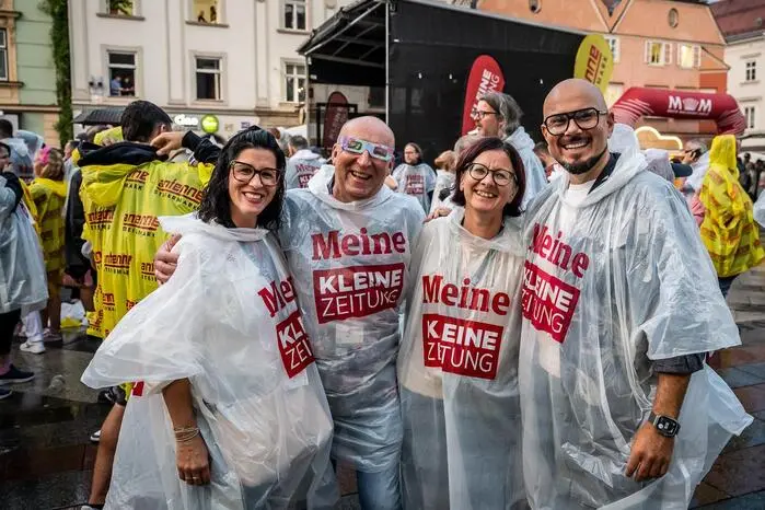 Auch der bei „It‘s raining men“ von den Weather Girls einsetzende Regen tat der super Stimmung keinen Abbruch.