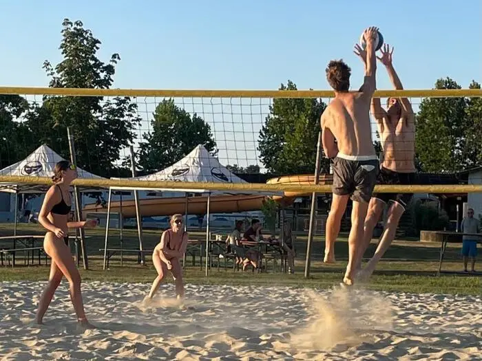 Vergangenes Wochenende ging zum 13. Mal das „Charity-Mixed“ im Rahmen der Vulkanland Beachtour über die Bühne