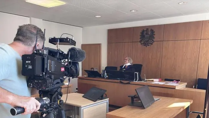 Kurz nach den Aufnahmen der Medien war es für Bandion-Ortner mit der Ruhe vorbei