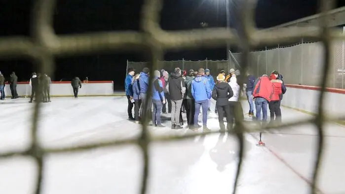 Das Kärntnerstock-Nachtturnier 2025 des Sportvereines Oberes Metnitztal ging am Wochenende in Metnitz über die Bühne. Das Cheforganisatoren-Duo Günther Meier und Herbert Eisner konnten am Samstagabend 30 Moarschaften aus dem Bezirk St. Veit begrüßen. 