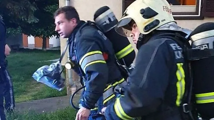 Erleichterung bei den Feuerwehrleuten nach "Brand aus"