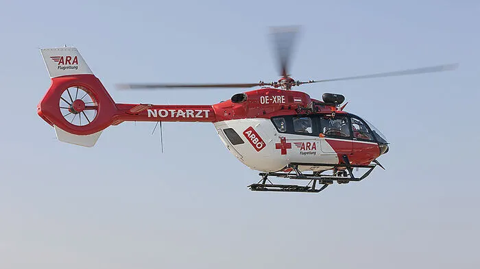 Der Rettungshubschrauber brachte einen der Verletzten ins Landeskrankenhaus Vilach 