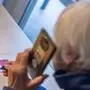 Die Polizei Kärnten bittet, insbesondere ältere Familienmitglieder über diese Betrugsmaschen zu informieren.